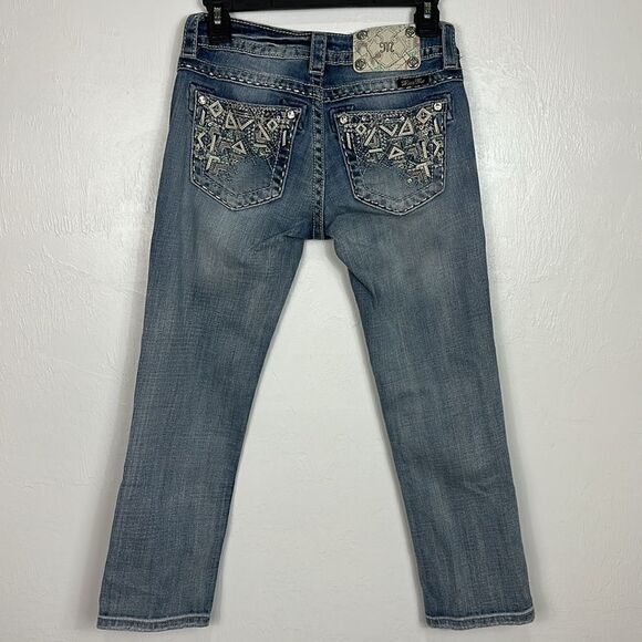 Miss Me Signature Cropped Low Rise Embroidered Jeans Capri Size 25 - Picture 2 of 8